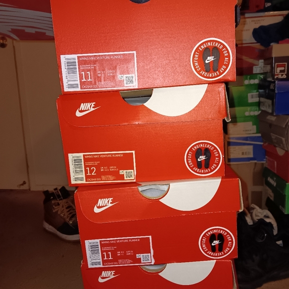 NDS Nike Venture Runner | Black - Picture 5 of 5